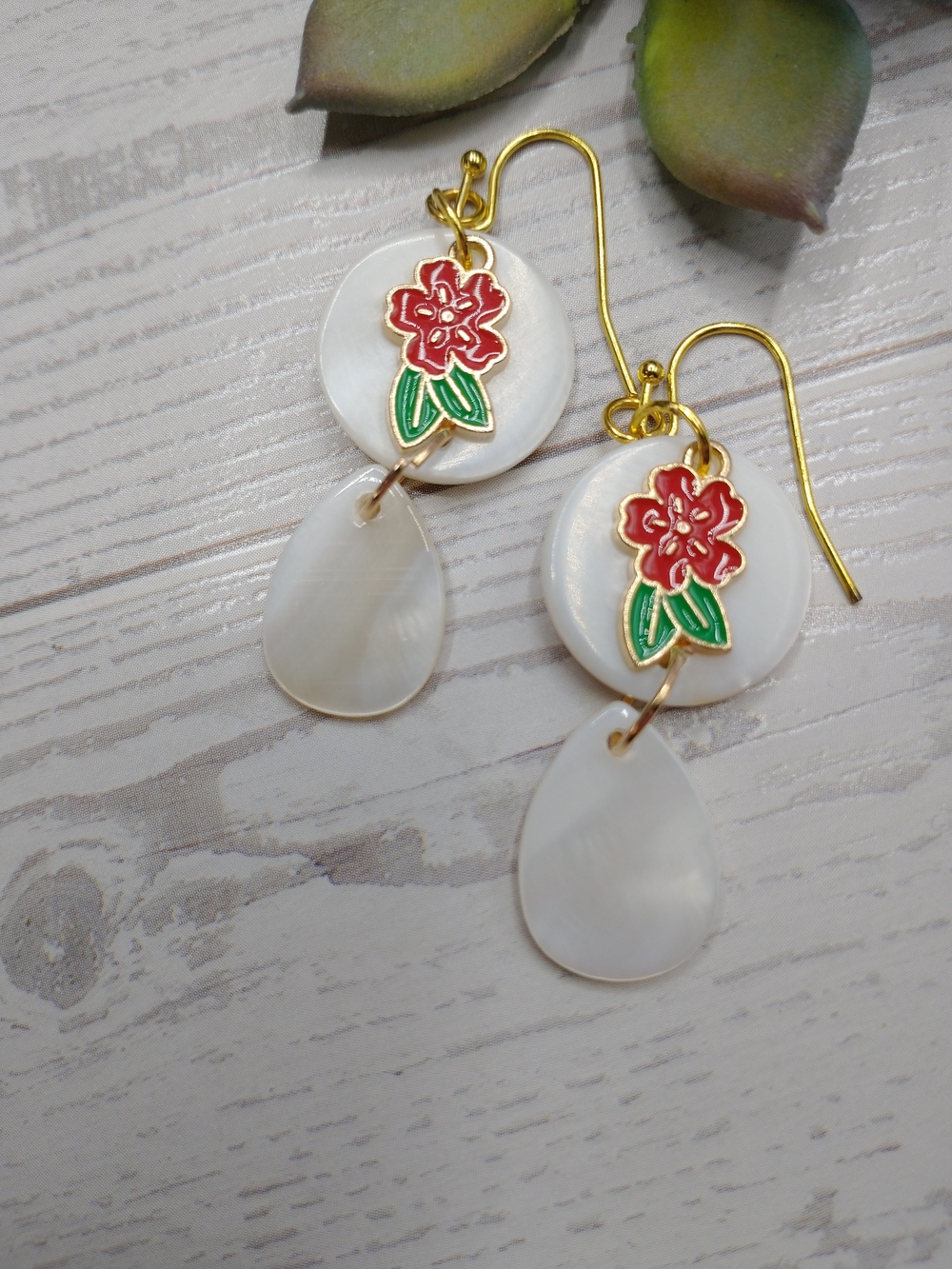 New Handmade Mother of Pearl Dangle Earrings